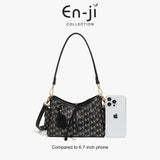En-Ji Nara Shoulderbag Wanita - Burgundy